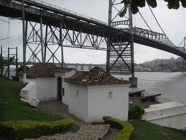 IMG_0816.JPG - Brasilien Santa CatarinaFlorianópolisForte Sant'AnnaPonte Hercílio Luz