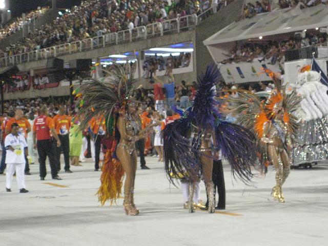 IMG_6403.JPG - Brasilien Rio de JaneiroSambodormoDesfile da Campeã