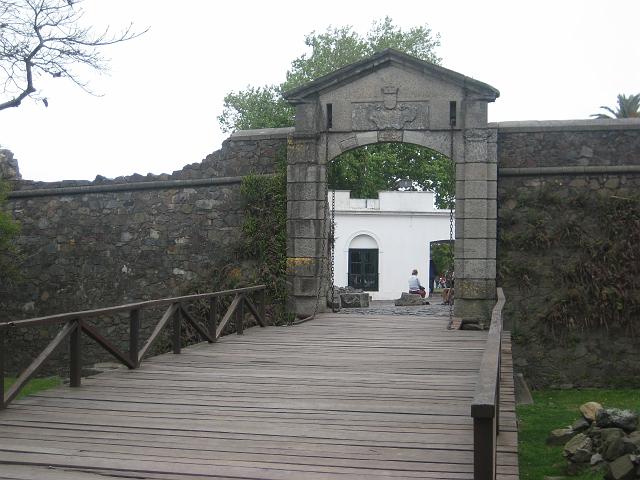 IMG_4255.JPG - Uruguay Colonia del SacramentoStadttor Stadtmauer